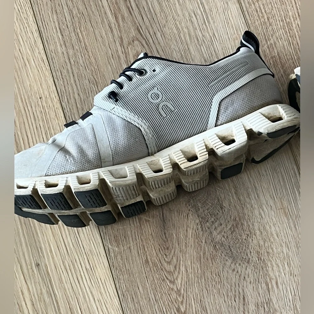 On Cloud Women’s Gray Water Proof Athletic Shoes - Picture 3 of 6